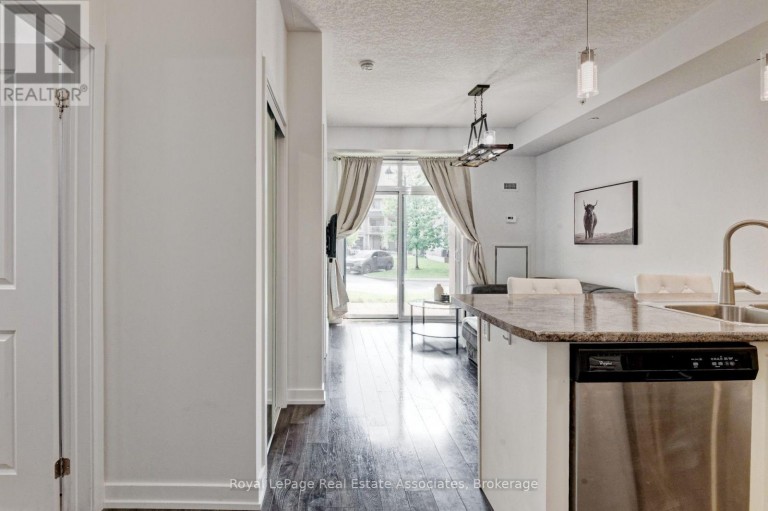 111 - 35 SOUTHSHORE CRESCENT, Hamilton (Stoney Creek), Ontario, L8E0J2