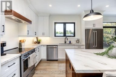 47 BLUMENWEG Scugog Ontario photo 13