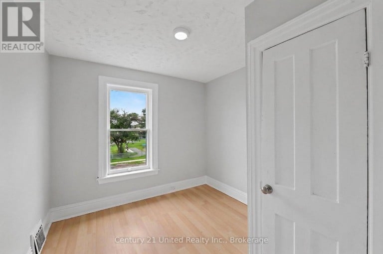 554 SHERBROOKE STREET, Peterborough (Town Ward 3), Ontario, K9J2P5