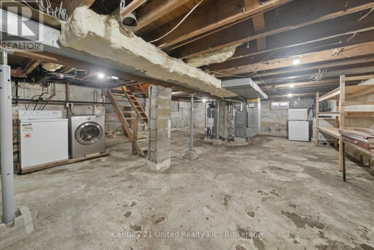 584 WOLFE STREET, Peterborough (Town Ward 3), Ontario, K9J2L8