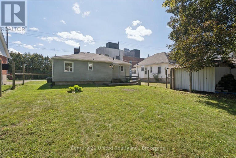 584 WOLFE STREET, Peterborough (Town Ward 3), Ontario, K9J2L8