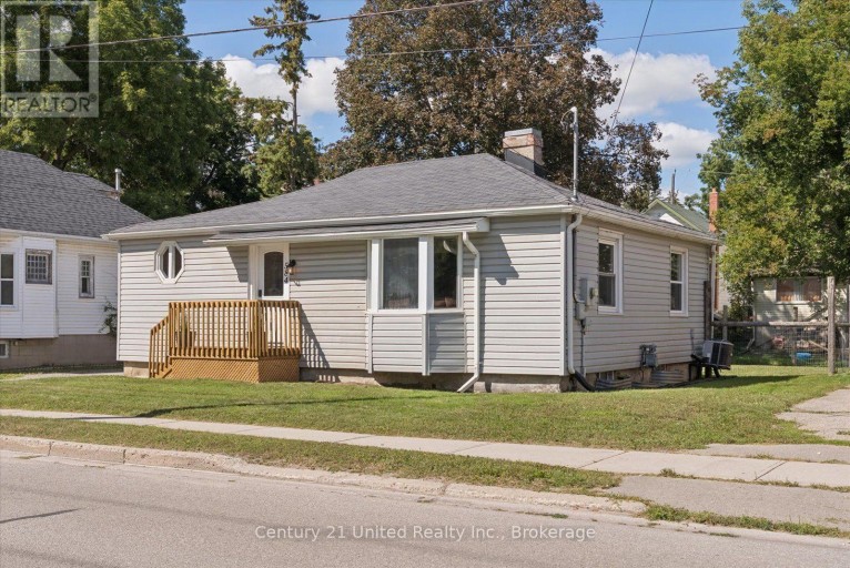 584 WOLFE STREET, Peterborough (Town Ward 3), Ontario, K9J2L8