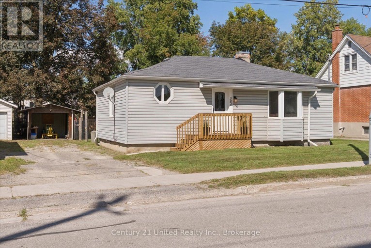 584 WOLFE STREET, Peterborough (Town Ward 3), Ontario, K9J2L8