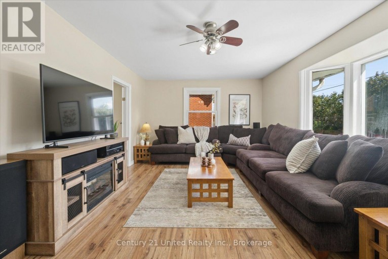584 WOLFE STREET, Peterborough (Town Ward 3), Ontario, K9J2L8