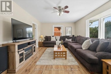 584 WOLFE STREET Peterborough (Town Ward 3) Ontario photo 6