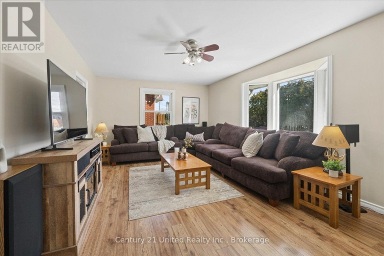 584 WOLFE STREET, Peterborough (Town Ward 3), Ontario, K9J2L8