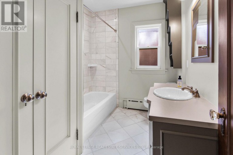 2ND FLOOR - 113 CHAPLIN CRESCENT, Toronto (Forest Hill South), Ontario, M5P1A6