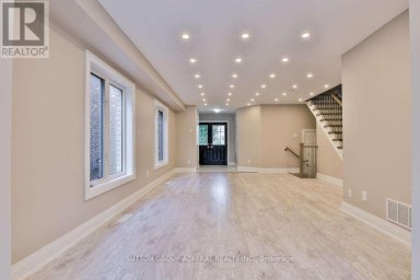 99 MAPLE SUGAR LANE Vaughan (Patterson) Ontario photo 3