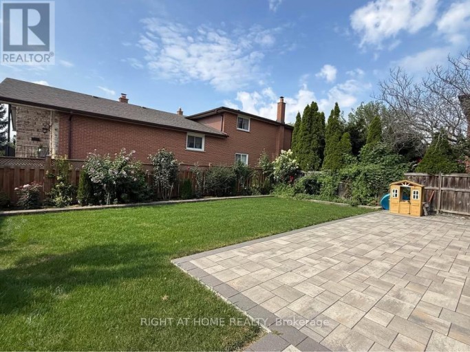 2468 HENSALL STREET, Mississauga (Cooksville), Ontario, L5A2T2