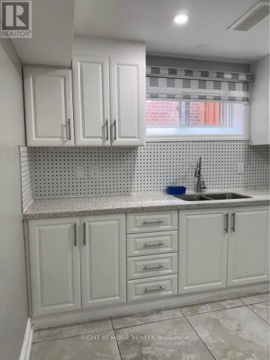 2468 HENSALL STREET, Mississauga (Cooksville), Ontario, L5A2T2