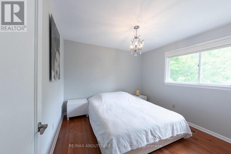 1290 BRAESIDE DRIVE, Oakville (MO Morrison), Ontario, L6J2A4