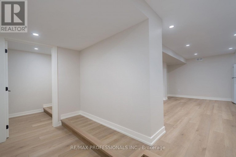 57 ENFIELD AVENUE, Toronto (Long Branch), Ontario, M8W1T6