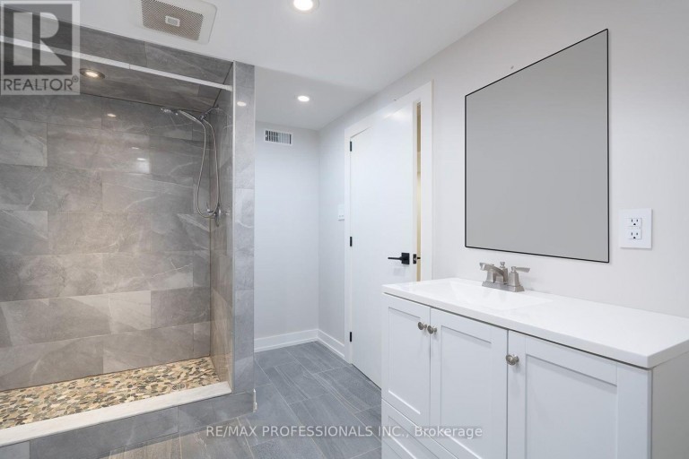 57 ENFIELD AVENUE, Toronto (Long Branch), Ontario, M8W1T6