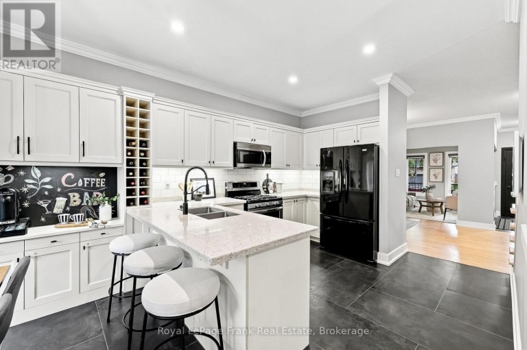 6 FOXBURY ROAD, Uxbridge, Ontario, L9P1Z9