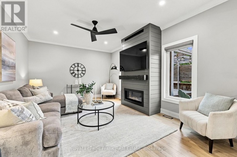 6 FOXBURY ROAD, Uxbridge, Ontario, L9P1Z9