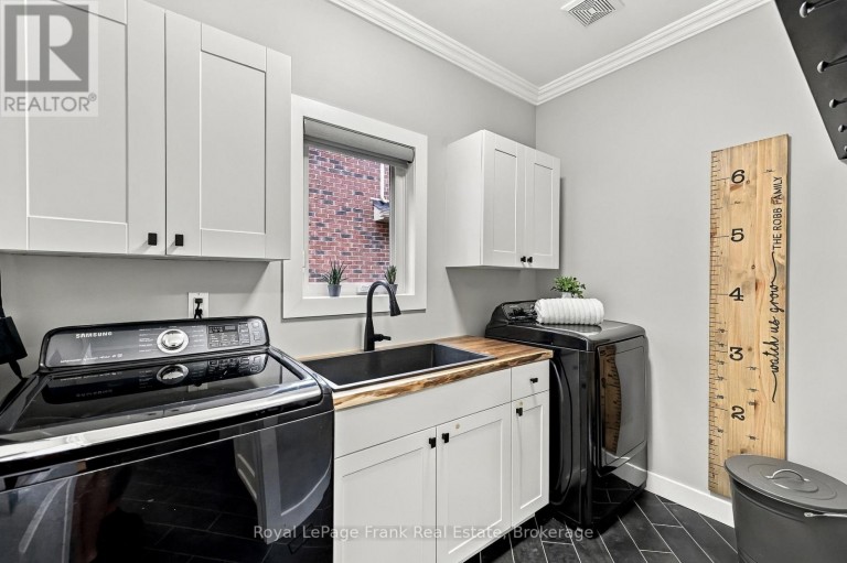 6 FOXBURY ROAD, Uxbridge, Ontario, L9P1Z9