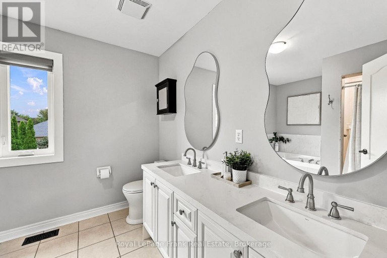 6 FOXBURY ROAD, Uxbridge, Ontario, L9P1Z9