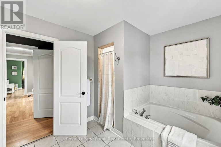 6 FOXBURY ROAD, Uxbridge, Ontario, L9P1Z9