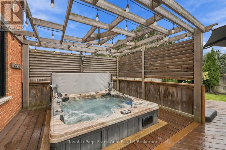 6 FOXBURY ROAD, Uxbridge, Ontario, L9P1Z9