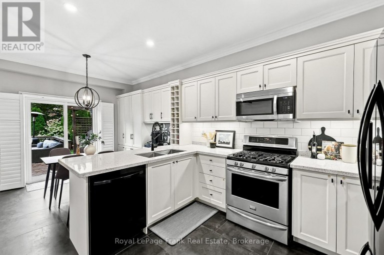 6 FOXBURY ROAD, Uxbridge, Ontario, L9P1Z9