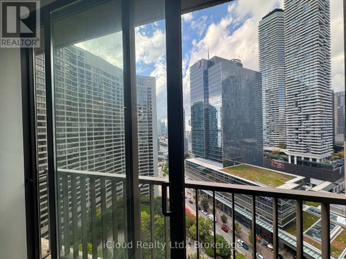 2423 - 33 HARBOUR SQUARE, Toronto (Waterfront Communities), Ontario, M5J2G2