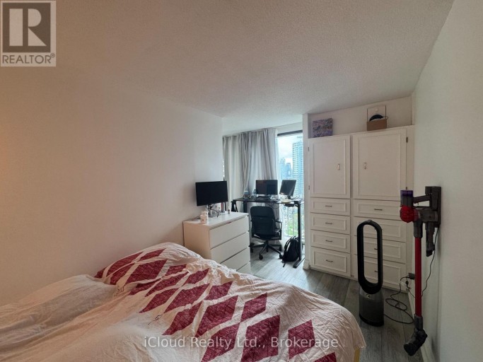 2423 - 33 HARBOUR SQUARE, Toronto (Waterfront Communities), Ontario, M5J2G2