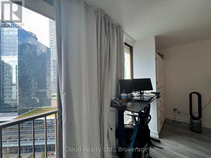 2423 - 33 HARBOUR SQUARE, Toronto (Waterfront Communities), Ontario, M5J2G2