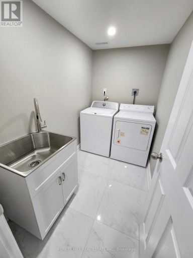 LOWER - 2577 WHALEY DRIVE, Mississauga (Cooksville), Ontario, L5B1X1