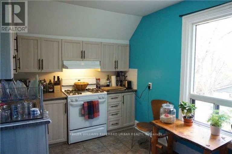 UPPER - 591 JANE STREET, Toronto (Runnymede-Bloor West Village), Ontario, M6S4A3