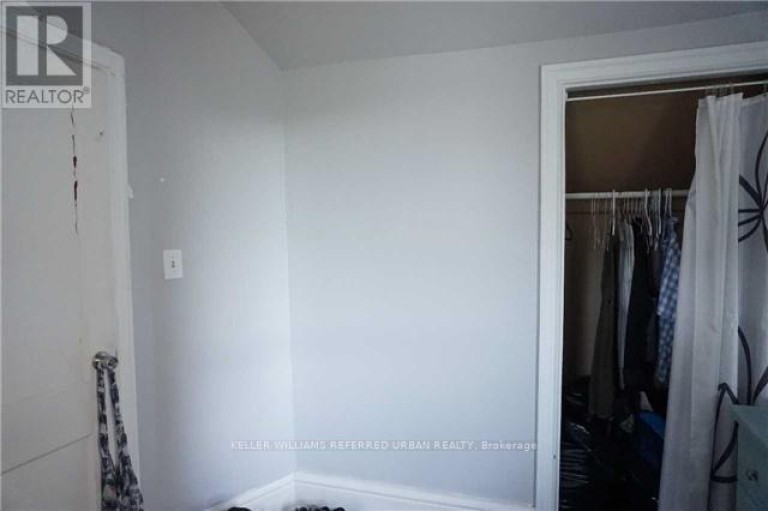 UPPER - 591 JANE STREET, Toronto (Runnymede-Bloor West Village), Ontario, M6S4A3