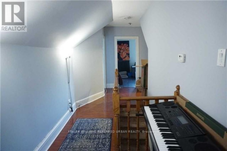 UPPER - 591 JANE STREET, Toronto (Runnymede-Bloor West Village), Ontario, M6S4A3