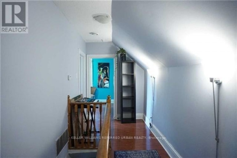 UPPER - 591 JANE STREET, Toronto (Runnymede-Bloor West Village), Ontario, M6S4A3