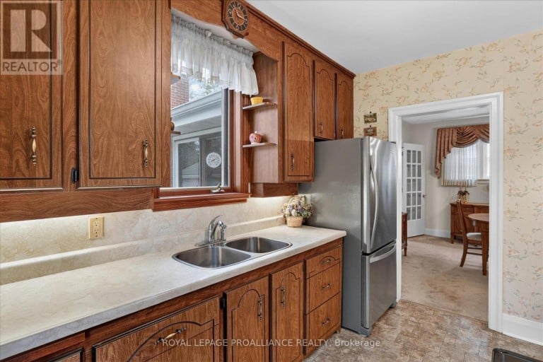 210 ABERDEEN AVENUE, Peterborough (Northcrest Ward 5), Ontario, K9H4W8