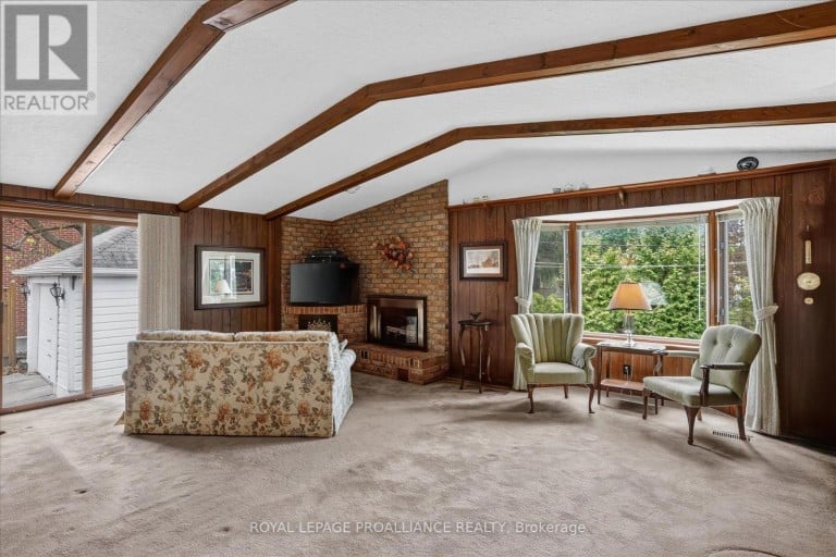 210 ABERDEEN AVENUE, Peterborough (Northcrest Ward 5), Ontario, K9H4W8