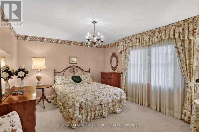 210 ABERDEEN AVENUE, Peterborough (Northcrest Ward 5), Ontario, K9H4W8