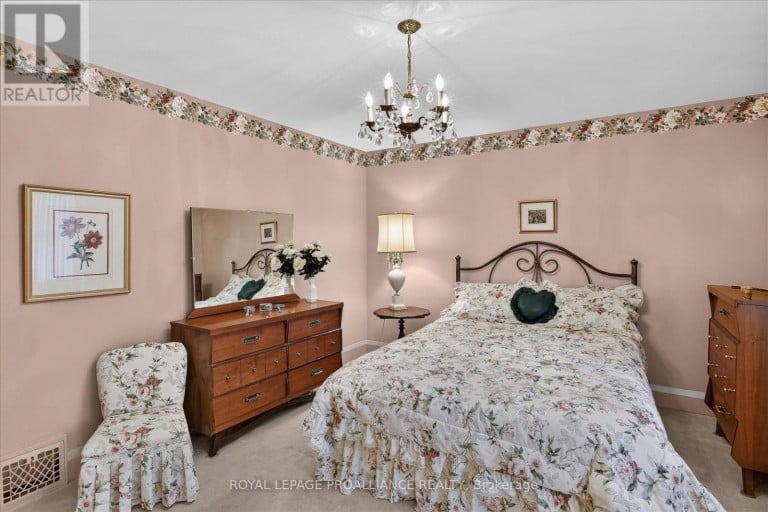 210 ABERDEEN AVENUE, Peterborough (Northcrest Ward 5), Ontario, K9H4W8