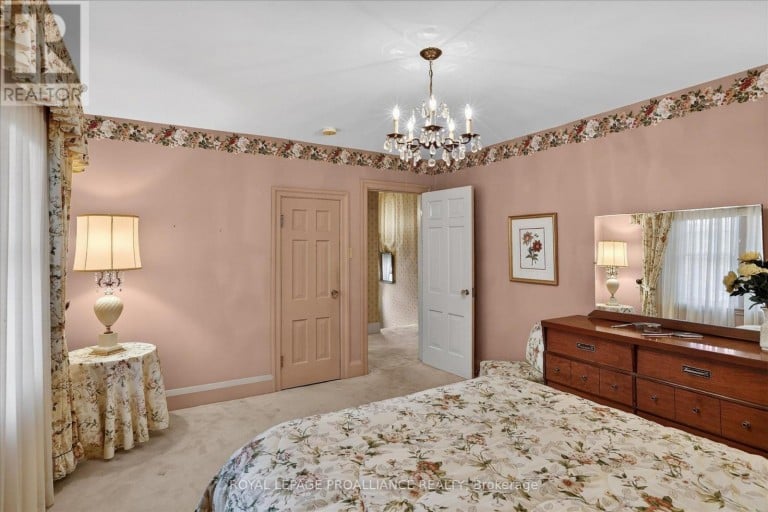 210 ABERDEEN AVENUE, Peterborough (Northcrest Ward 5), Ontario, K9H4W8