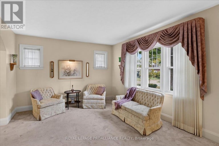 210 ABERDEEN AVENUE, Peterborough (Northcrest Ward 5), Ontario, K9H4W8