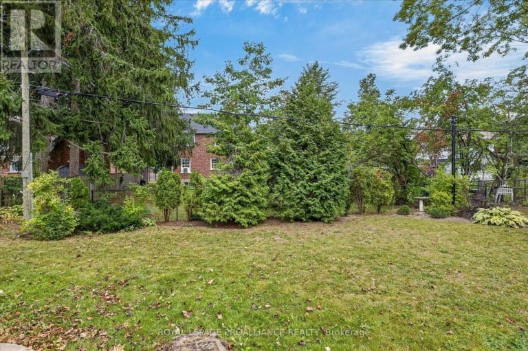 210 ABERDEEN AVENUE, Peterborough (Northcrest Ward 5), Ontario, K9H4W8