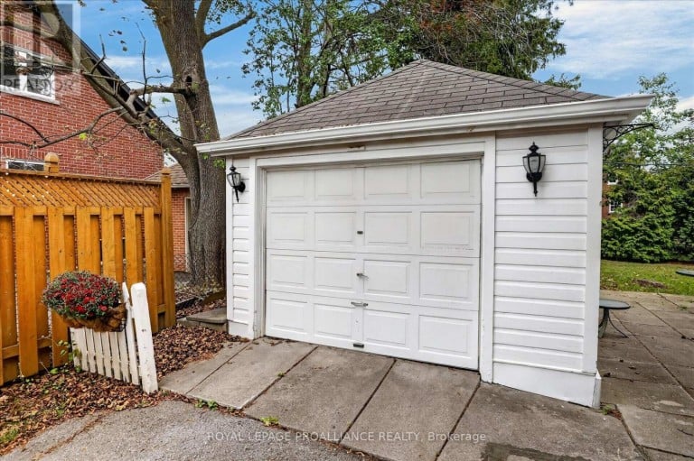 210 ABERDEEN AVENUE, Peterborough (Northcrest Ward 5), Ontario, K9H4W8