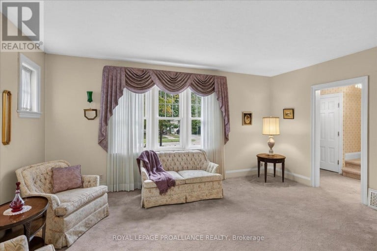 210 ABERDEEN AVENUE, Peterborough (Northcrest Ward 5), Ontario, K9H4W8