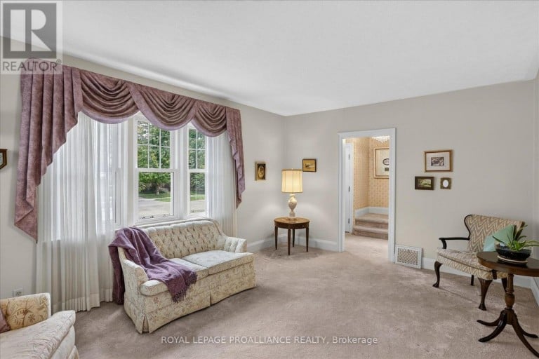 210 ABERDEEN AVENUE, Peterborough (Northcrest Ward 5), Ontario, K9H4W8