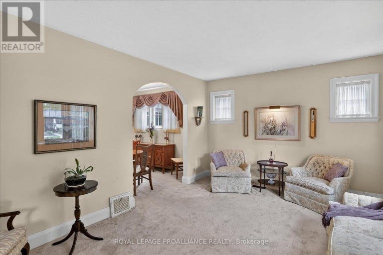 210 ABERDEEN AVENUE, Peterborough (Northcrest Ward 5), Ontario, K9H4W8