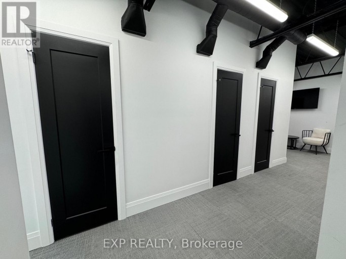 OFFICE #2 - 156 PARKDALE AVENUE N, Hamilton (McQuesten), Ontario, L8H5X2