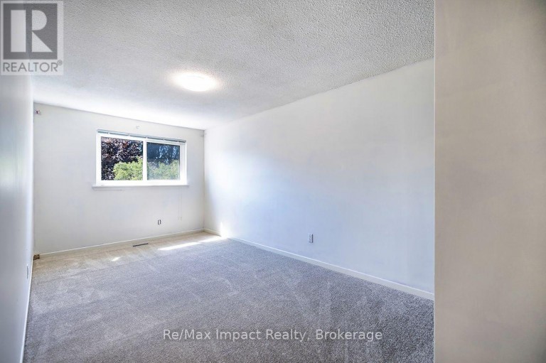 25 TOMPKINS LANE, Ajax (South East), Ontario, L1S3L7