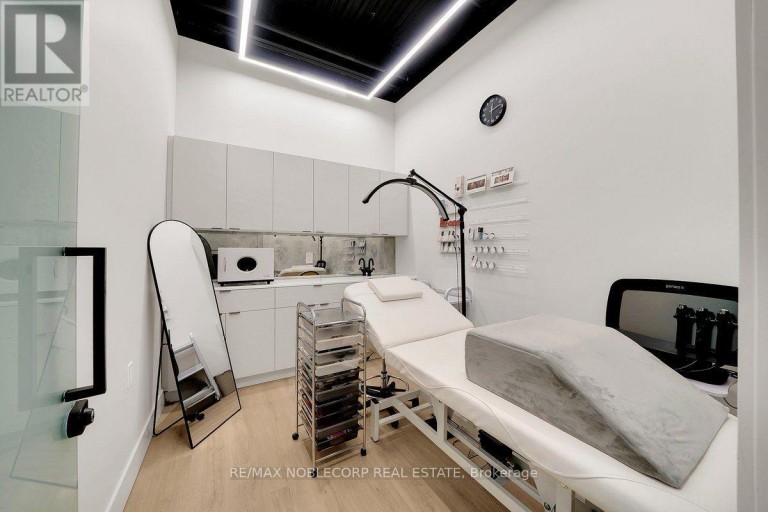 C - 15 WILLIS ROAD, Vaughan (East Woodbridge), Ontario, L4L2S3