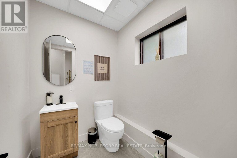C - 15 WILLIS ROAD, Vaughan (East Woodbridge), Ontario, L4L2S3