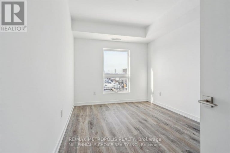 422 - 430 ESSA ROAD, Barrie (Holly), Ontario, L9J0M1