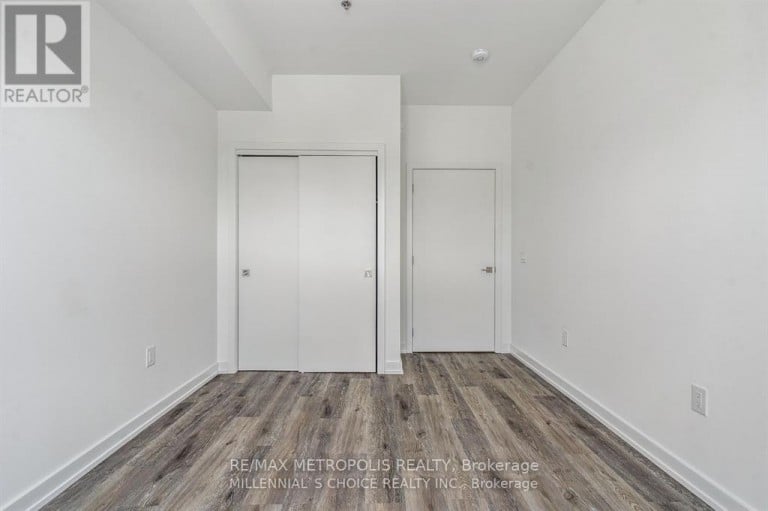 422 - 430 ESSA ROAD, Barrie (Holly), Ontario, L9J0M1