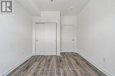 422 - 430 ESSA ROAD Barrie (Holly) Ontario photo 16